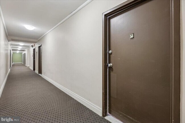 Building Photo - 1260 21st St NW