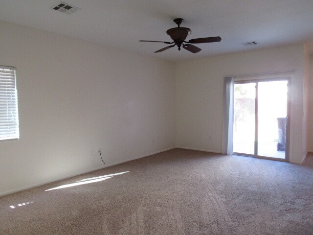 Building Photo - Great 2 Story Townhome in Gated Community!
