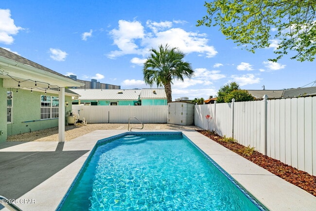 Building Photo - 615 Poinsettia Ct