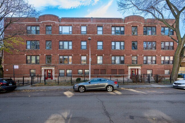 Primary Photo - 1039 W Byron St