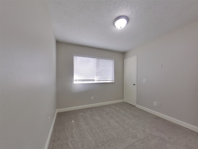 Building Photo - 2622 Townhall Ln