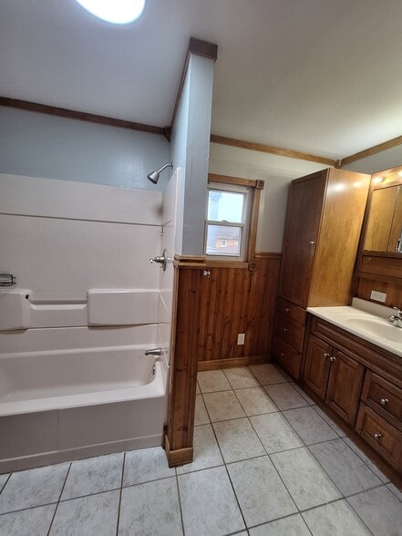 Building Photo - 308 2nd St