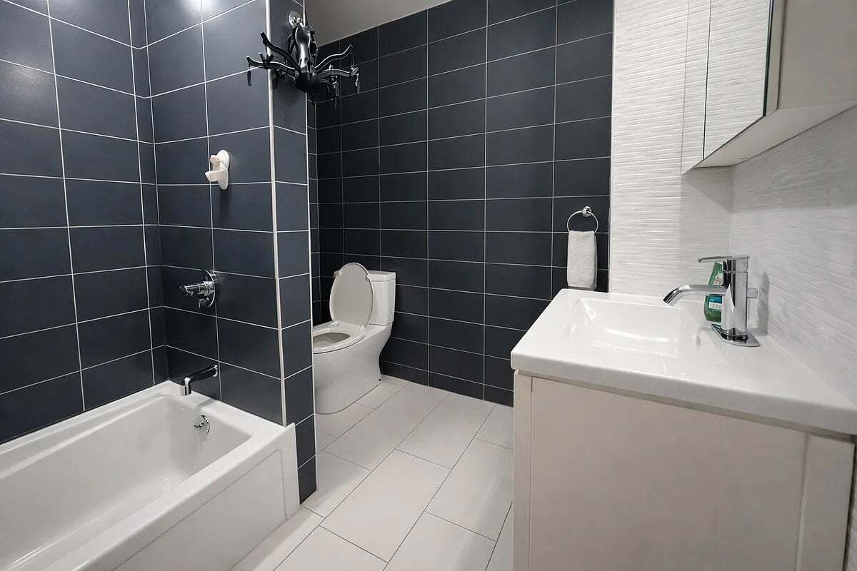 Building Photo - 723 Third Avenue