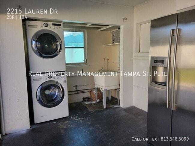 Building Photo - 2215 Lauren Dr