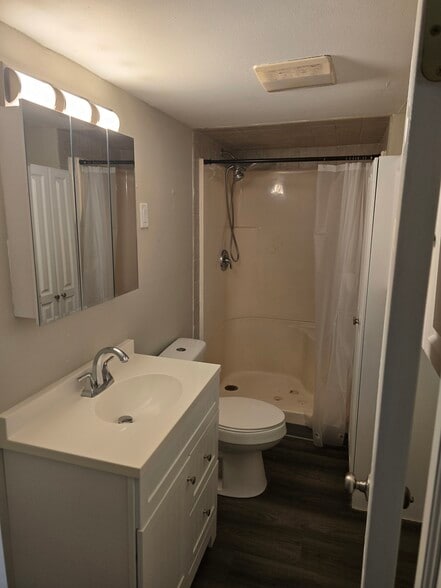 bath - 43 Milton Tpke