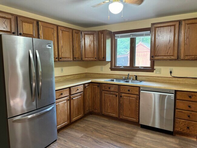 Building Photo - 147 Mansion Rd