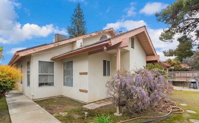 Building Photo - Beautiful House For Rent