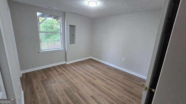 Building Photo - 3025 Mangum Dr