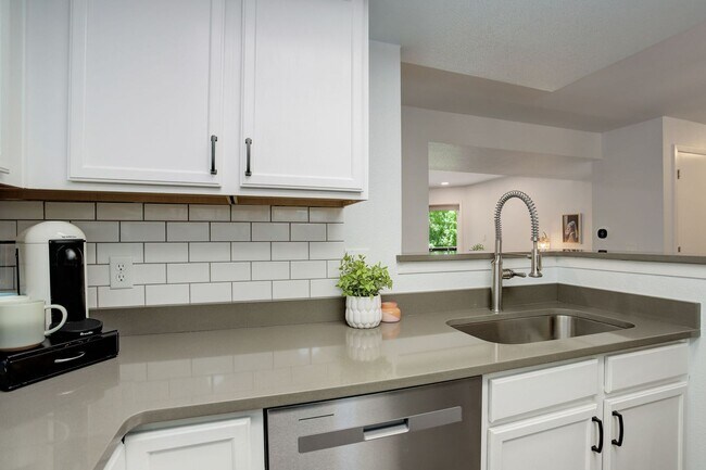 Building Photo - Modern 1BR | Prime Boulder + Gold Run Perks