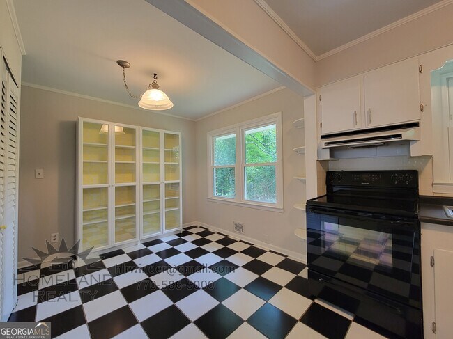 Building Photo - 432 Lakeview Dr SW