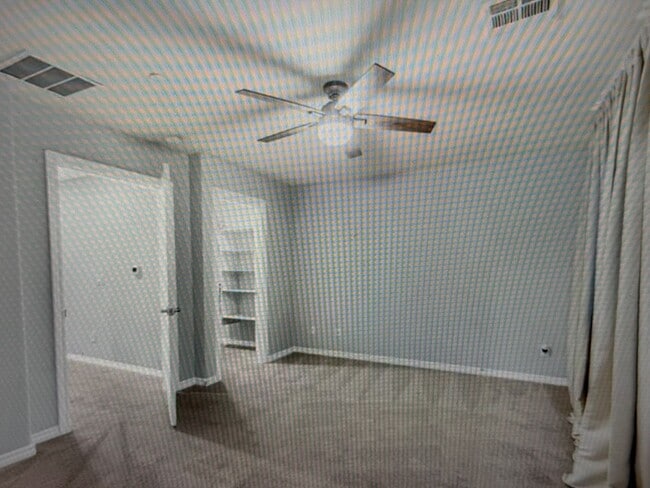 Building Photo - Magnificent Townhome Located In Quail Ridge Community!