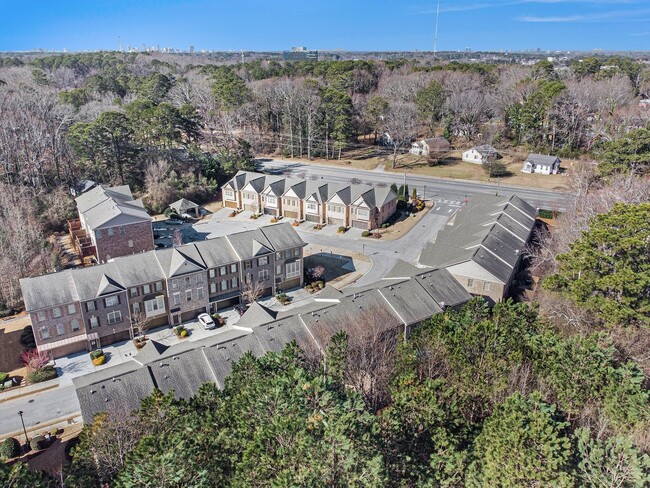 Building Photo - Tri Level Townhome in Tucker