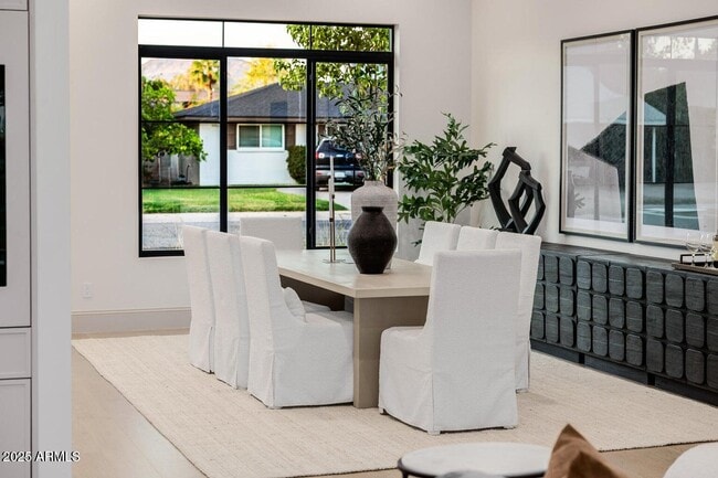 Building Photo - 3301 E Elm St