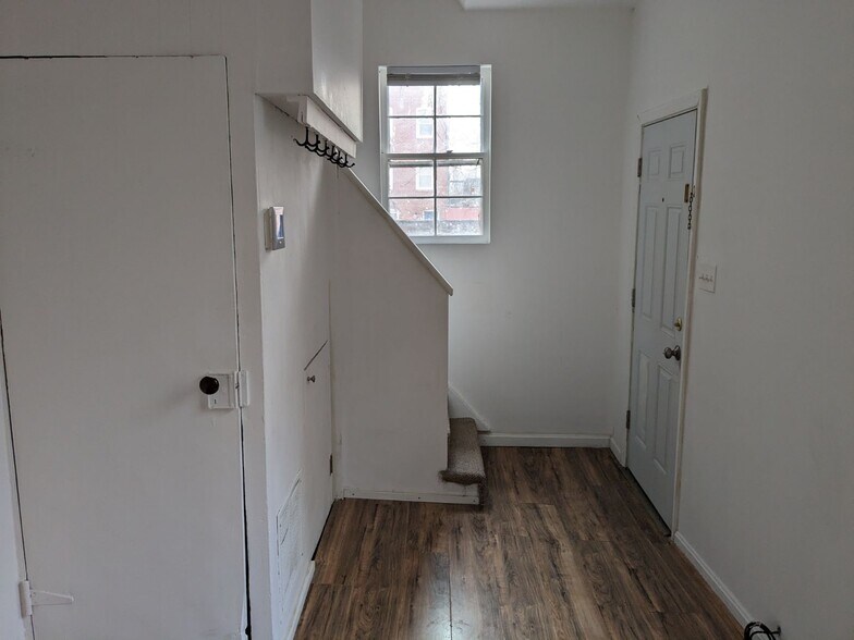 Stairs connect your living area to ... - 1901 E Lombard St