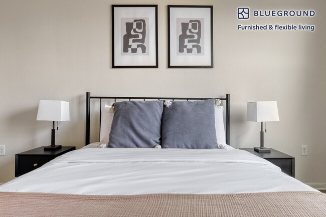 Building Photo - 3001 Esperanza Crossing