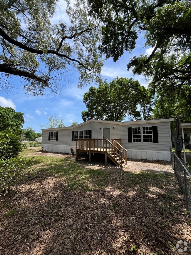 Building Photo - Charming Home in Desirable Baywoods Neighb...