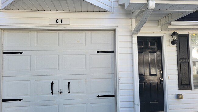 Building Photo - Cute 2 Bedroom/1.5 Bath Villa Rica Townhome