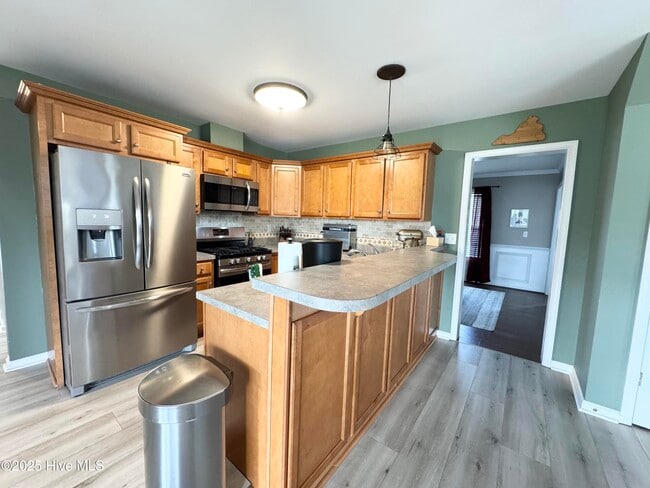 Building Photo - 309 Queenswood Blvd