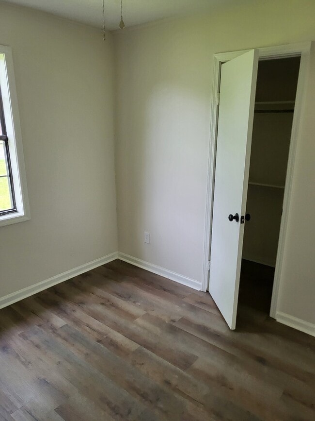 Building Photo - "Charming 3-Bed Home with Cozy 982 Sq. Ft. Living Space on Smith Avenue, Trumann!"