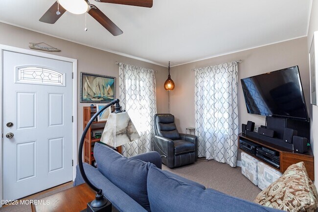 Building Photo - 1114 Wildwood Ave