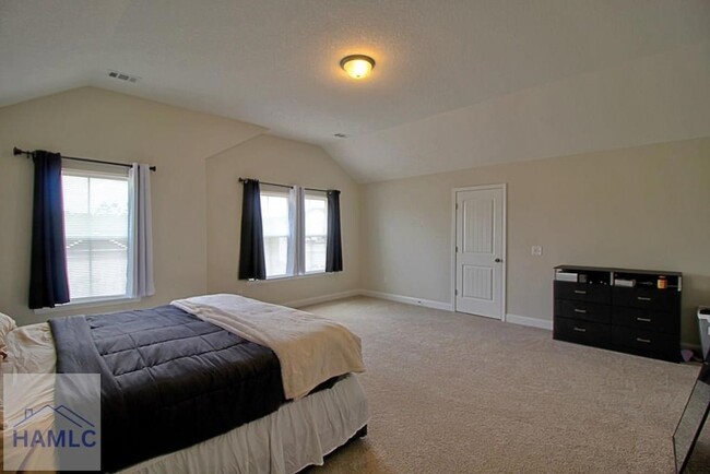 Building Photo - 180 Mcclelland Lp NE