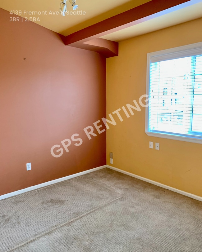 Building Photo - 4139 Fremont Ave N