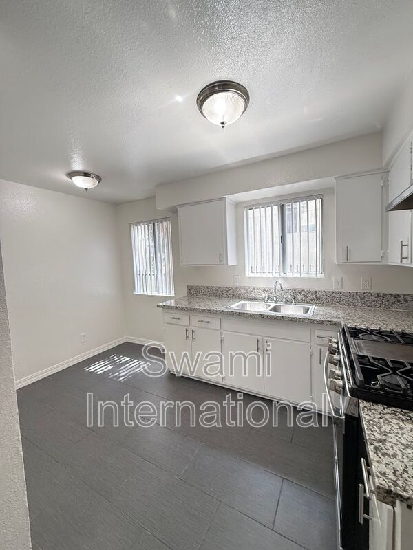 Building Photo - 345 Stepney St