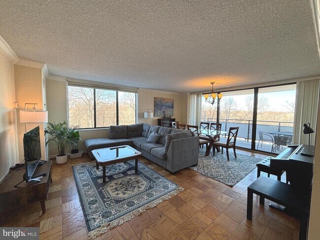 Building Photo - 5225 Pooks Hill Rd