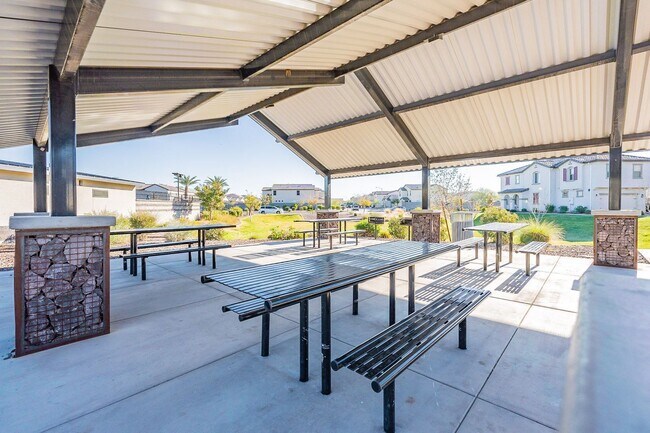 Building Photo - Three Bedrooms! Newer Neighborhood - conve...