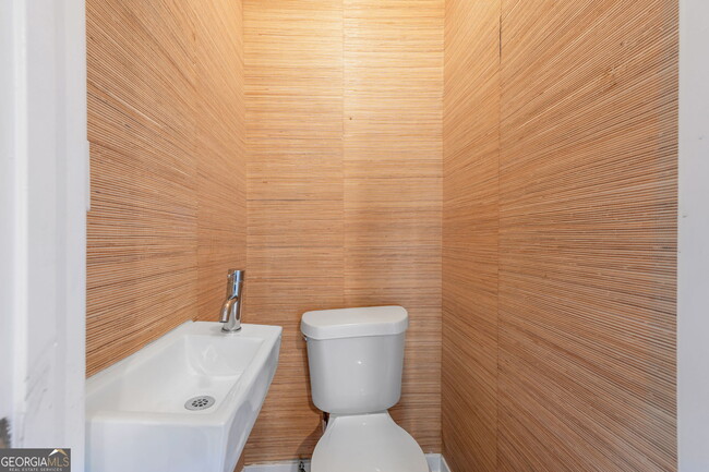 Building Photo - 152 1st St SW