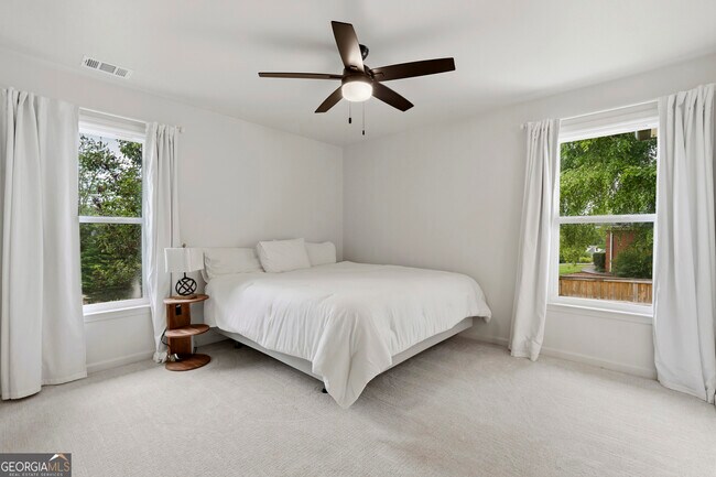 Building Photo - 4221 Willow Oak Dr