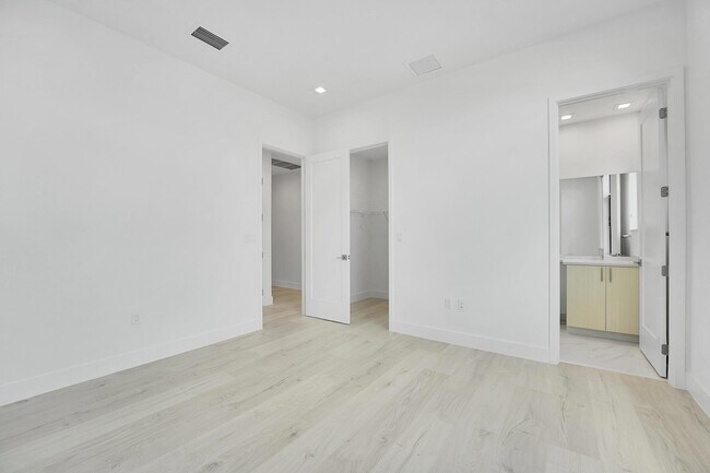 Building Photo - 13005 Feathering Wy