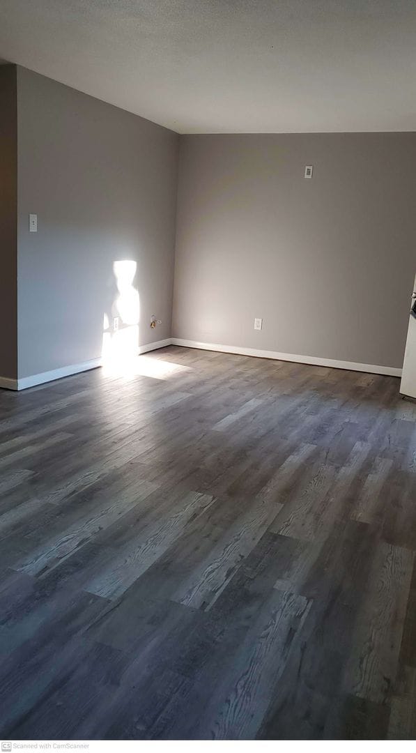 Building Photo - 27 W Parkwood Dr