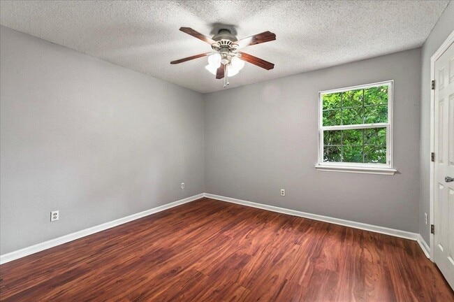 Building Photo - 3001 Oak Park Ct