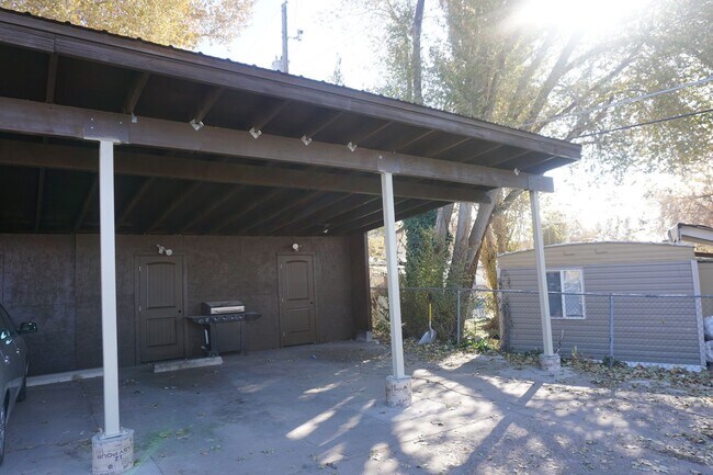 Building Photo - 105 W 250 N