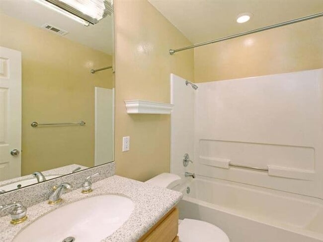 Building Photo - 4810 Refugio Ave