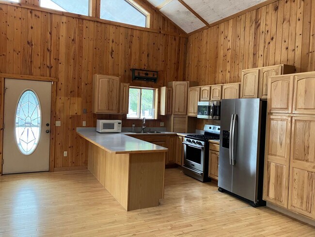 Building Photo - Beautiful 3 Bed, 2 Bath Home in Columbia Falls, MT - Close to Glacier National Park