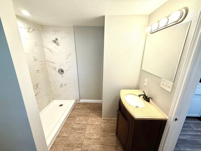 Building Photo - 602 Lovett Ave