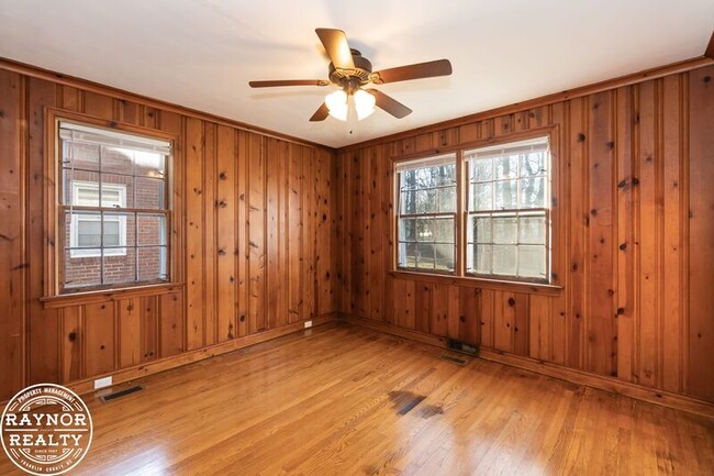 Building Photo - 433 Norvell St