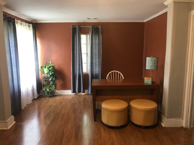 Building Photo - 2 Bedroom/1 Bath Furnished Rental - Whole ...