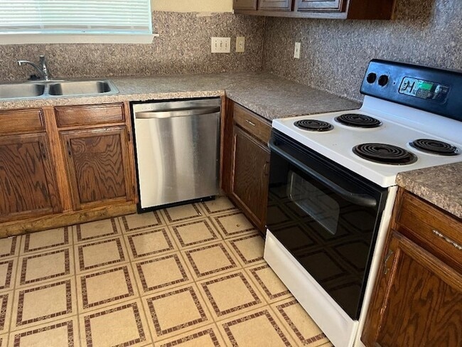 Building Photo - 1407 Fieldstone Dr