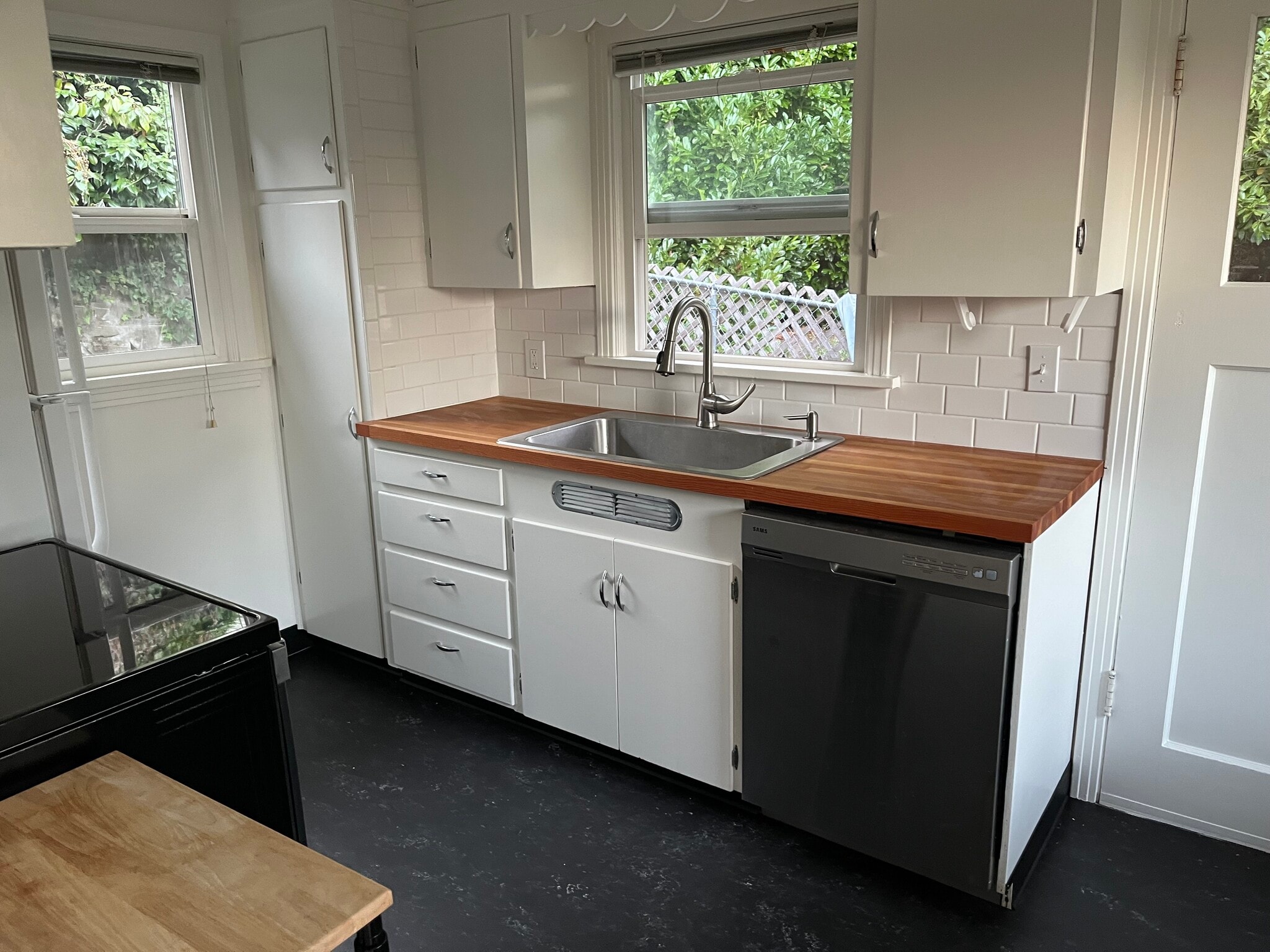 kitchen - 13-15 SW Bancroft St