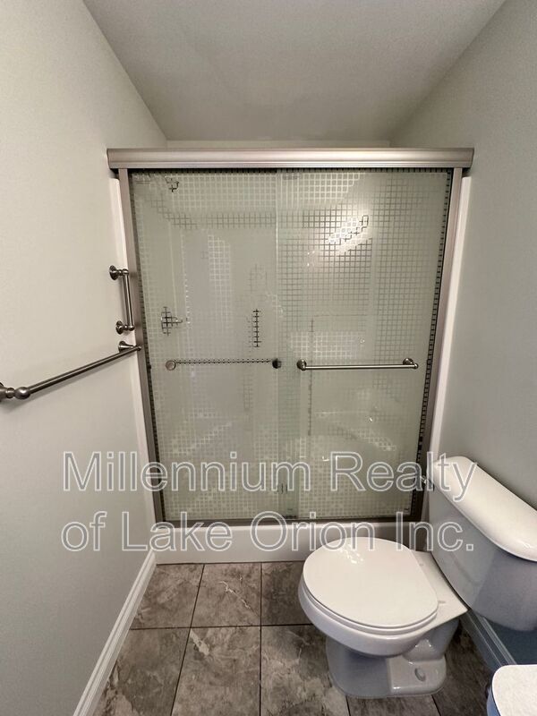 Building Photo - 2 Pleasant St