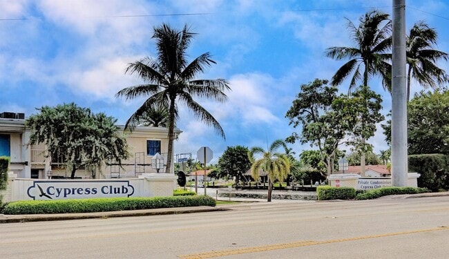 Building Photo - 140 Cypress Club Dr