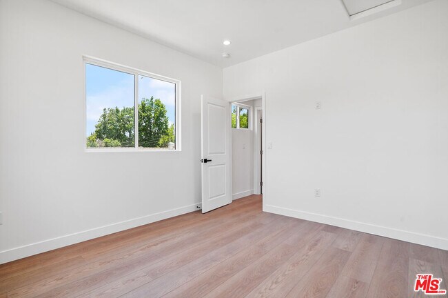 Building Photo - 7642 Orion Ave
