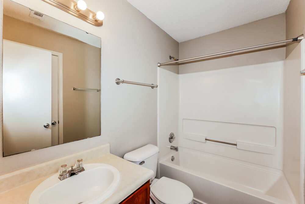 Building Photo - 10236 Hatherley Way