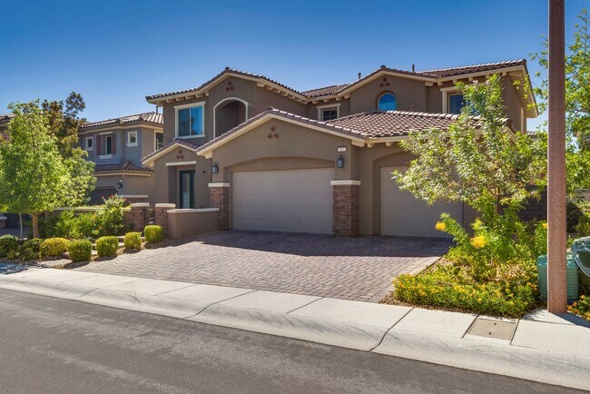 Building Photo - Stunning Summerlin Rental on Private Cul-d...
