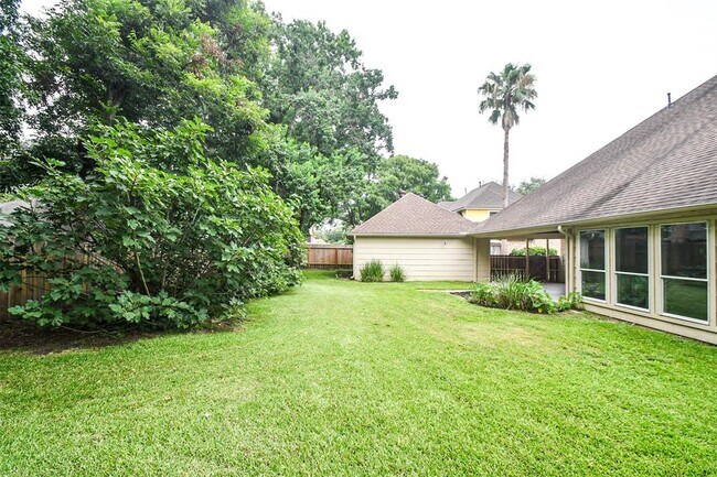Building Photo - 811 Sugar Plum Cir