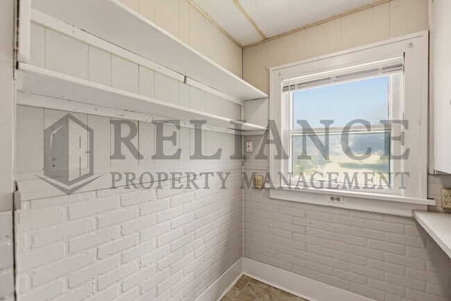 Building Photo - 432 S Osage St