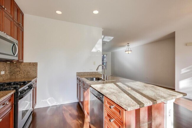 Building Photo - 513 Grove Ln